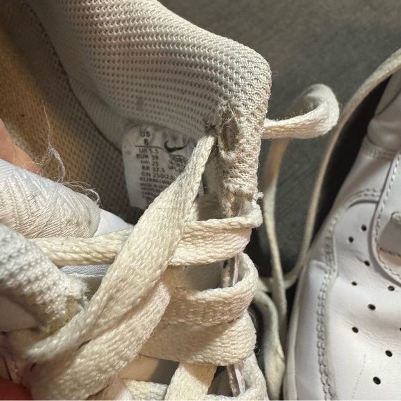 Women’s Nike All White Air Force 1 07’ sneakers - Picture 9 of 9
